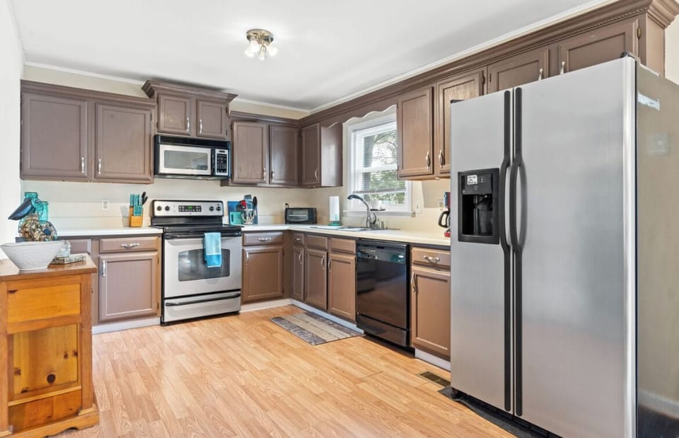 Fully equipped kitchen.