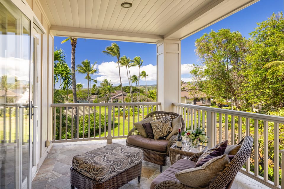 Huge Lanai with sweeping views for casual Living and Dining