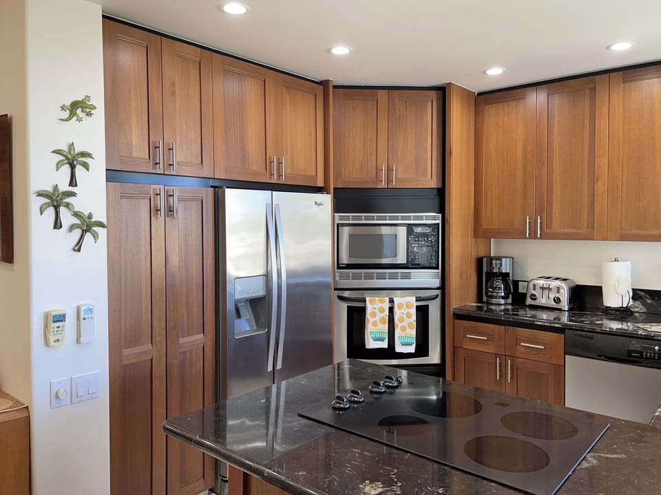 Total remodel and beautiful, New  microwave/oven combo. Fabulous