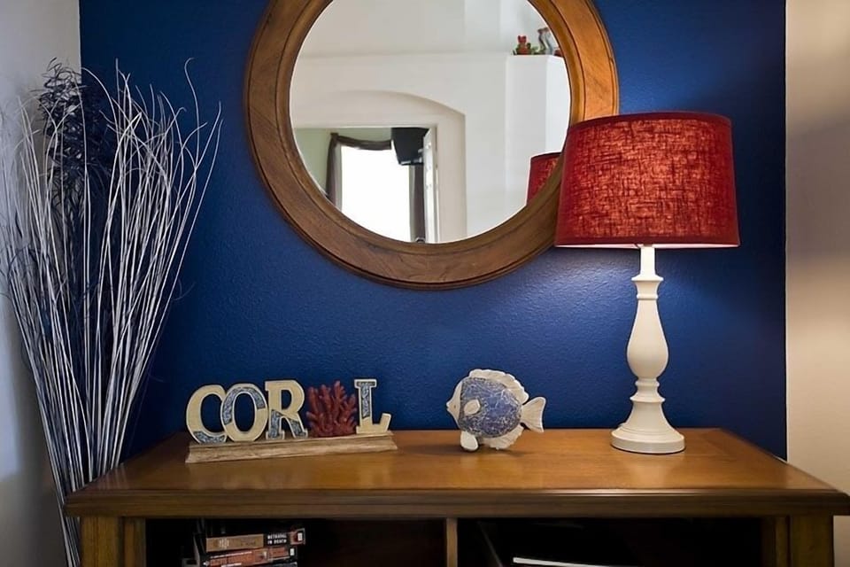 Special touches: alcove between living and dining room.