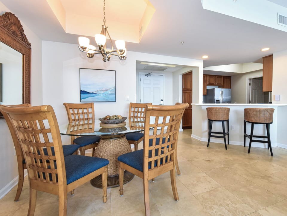 Silver Beach Towers West 1602 - Dining Area and Breakfast Bar