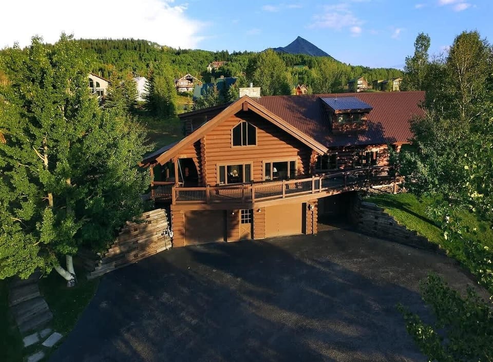 A Fantastic Mountain Home