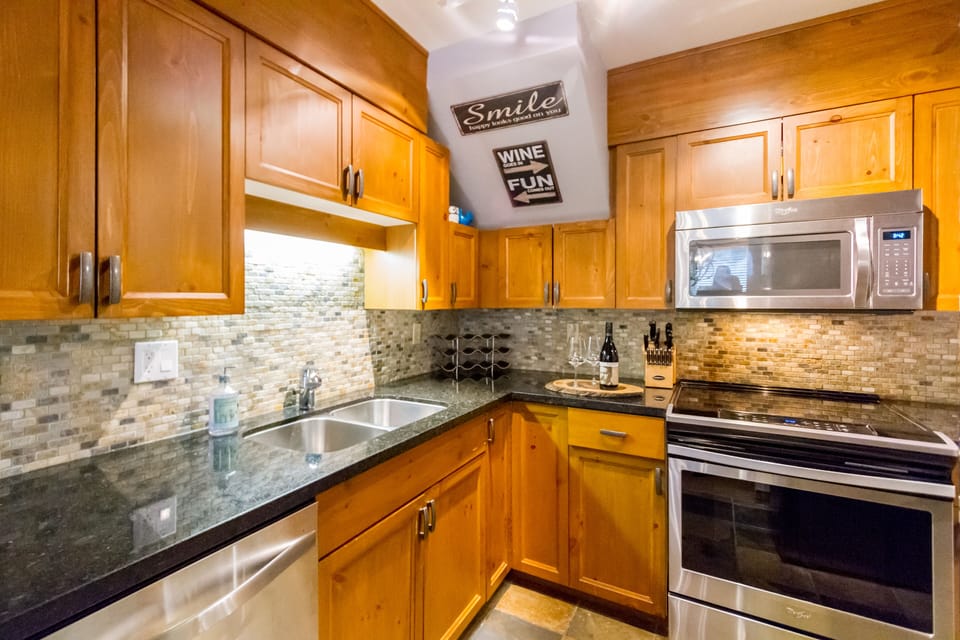 granite counters and new stainless steel appliances