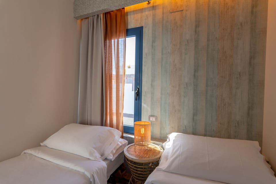 Second bedroom with twin beds