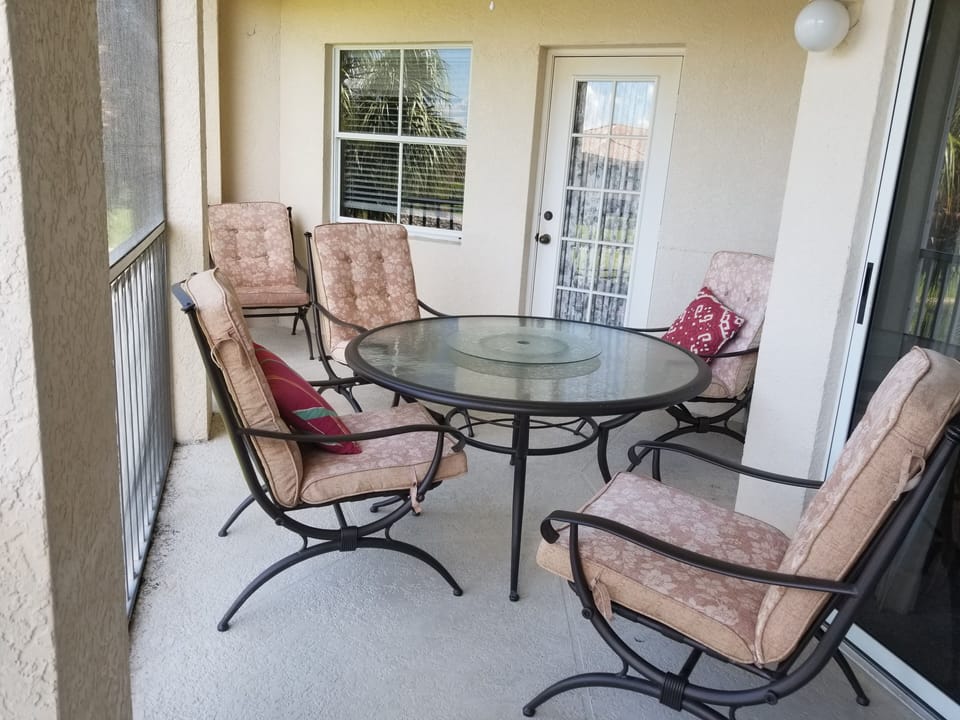 Large Lanai Enter from  the kitchen Living room and master bedroom.