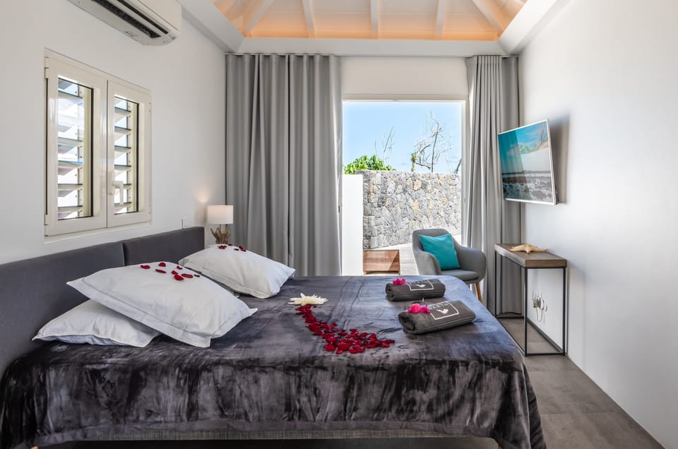 Bungalow attached to the house Bedroom 3