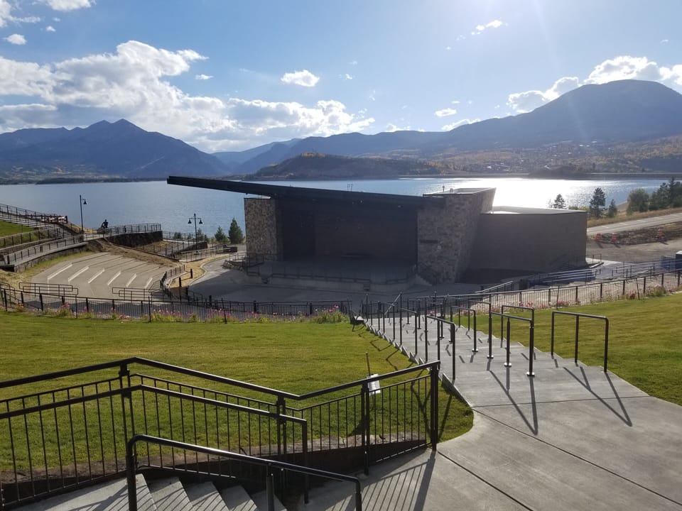 Amphitheatre walking distance from condo