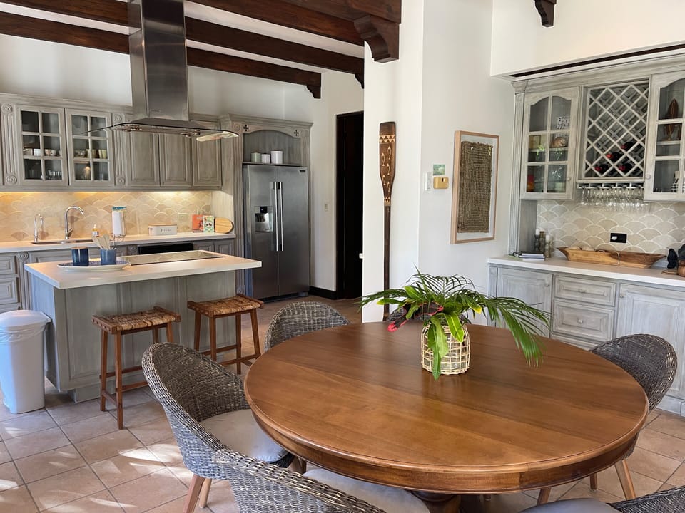 Dining room , bar and just remodeled kitchen 