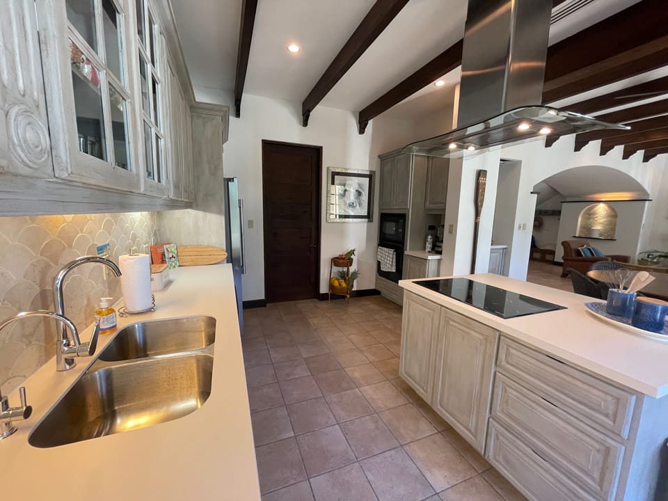 Newly remodeled kitchen with all amenities 