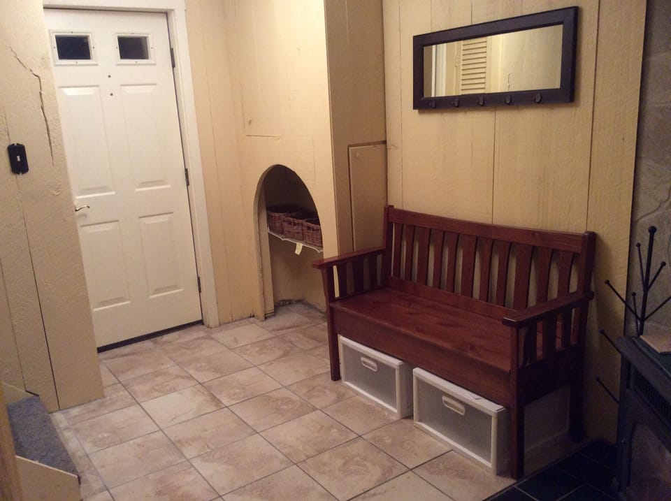 Entrance (mudroom) newly renovated.