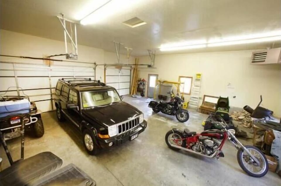 3 car over sized garage (2 STALLS AVAILABLE)
(owners vehicle in 3rd stall)