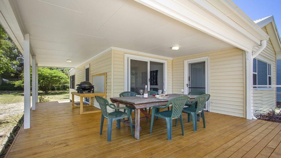 Bellevue | Covered deck | BBQ