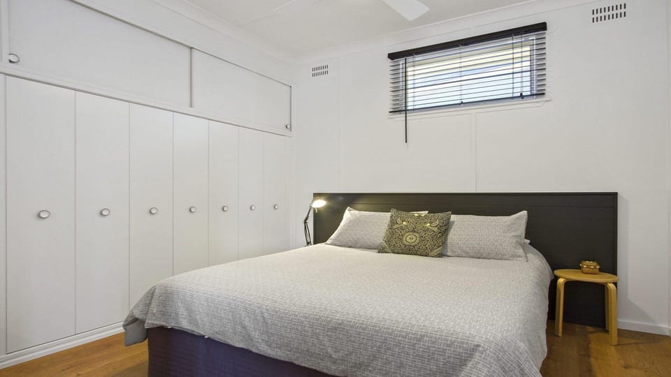 Bellevue | Bedroom 1 | Queen bed | Linen included | Ceiling fan 