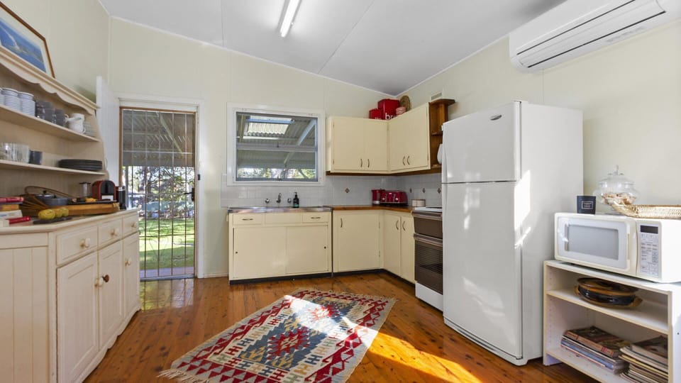 Kitchen, Microwave Oven, Oven, Refrigerator