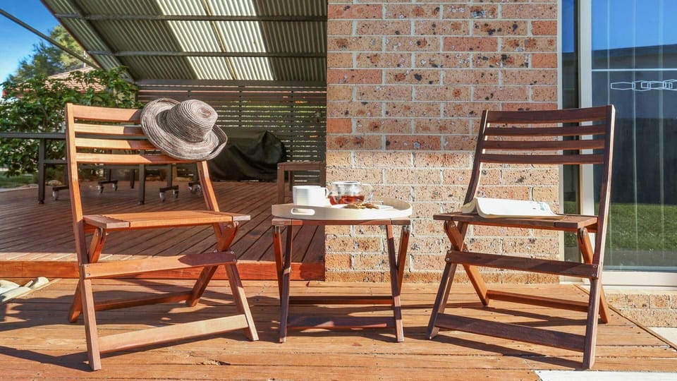 Cleveland Place | Undercover area | Seating | Pets welcome