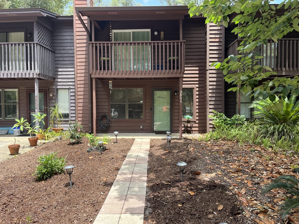 Grotto Townhouse in a quiet neighborhood 