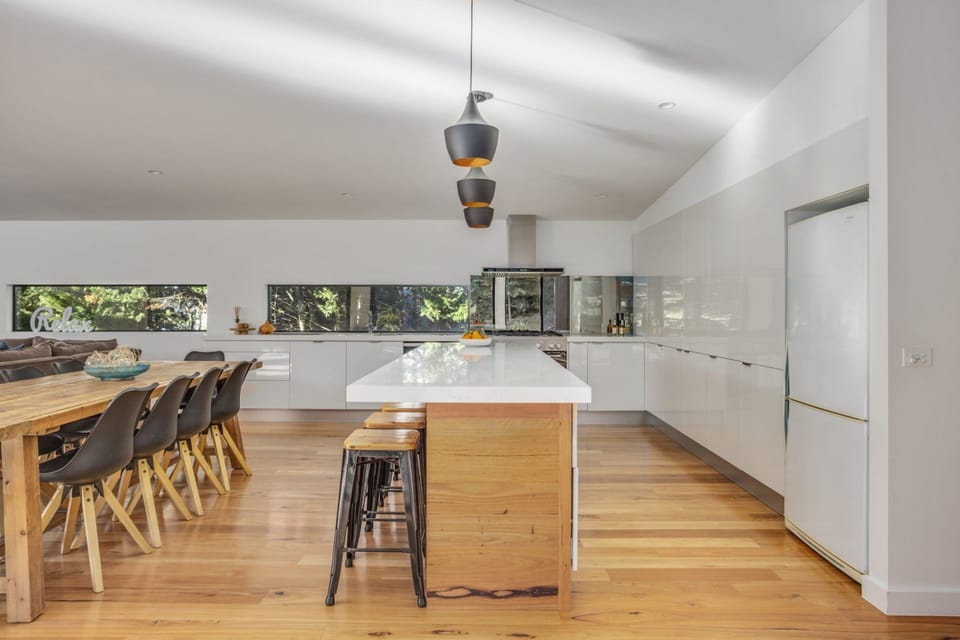Kitchen & Dining