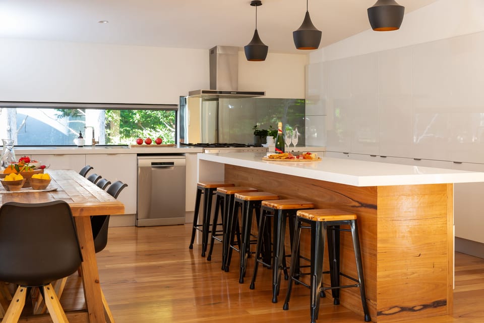 Kitchen & Dining
