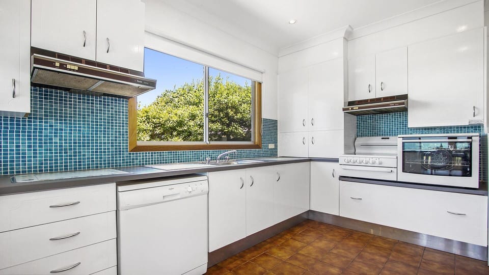 Blue Horizon | Kitchen | Dishwasher | Microwave | Oven