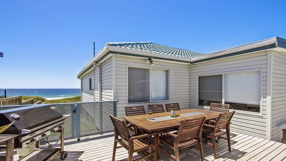 Blue Horizon | BBQ | Outdoor deck | Views |
