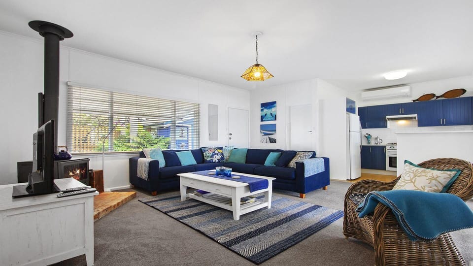 Bay Cottage | Air Conditioning | Fireplace