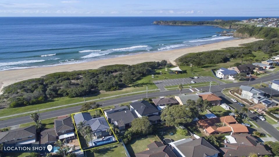 Isthmus on North Kiama Drive | Aerial view | Walk to the beach