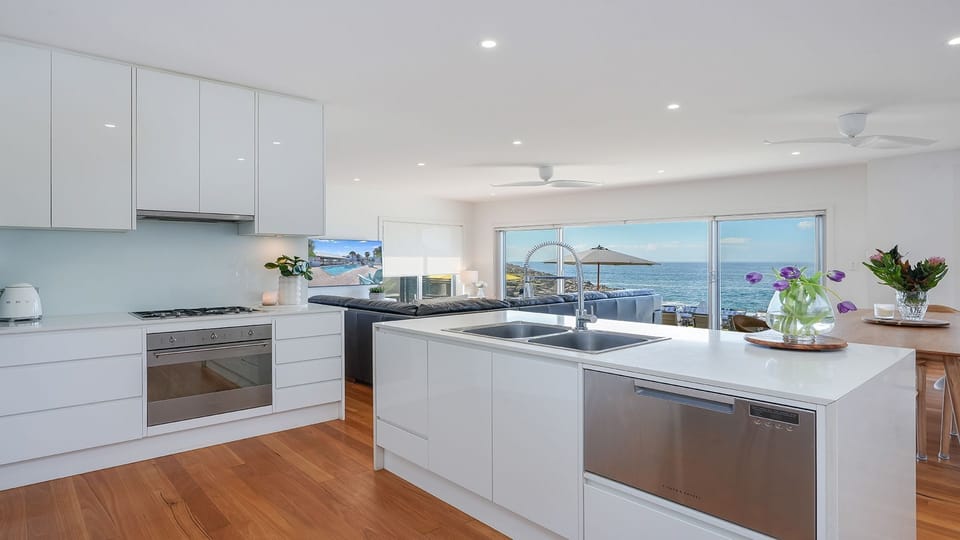 Aqua | Kitchen | Dining room | Loung room | Coastal water views