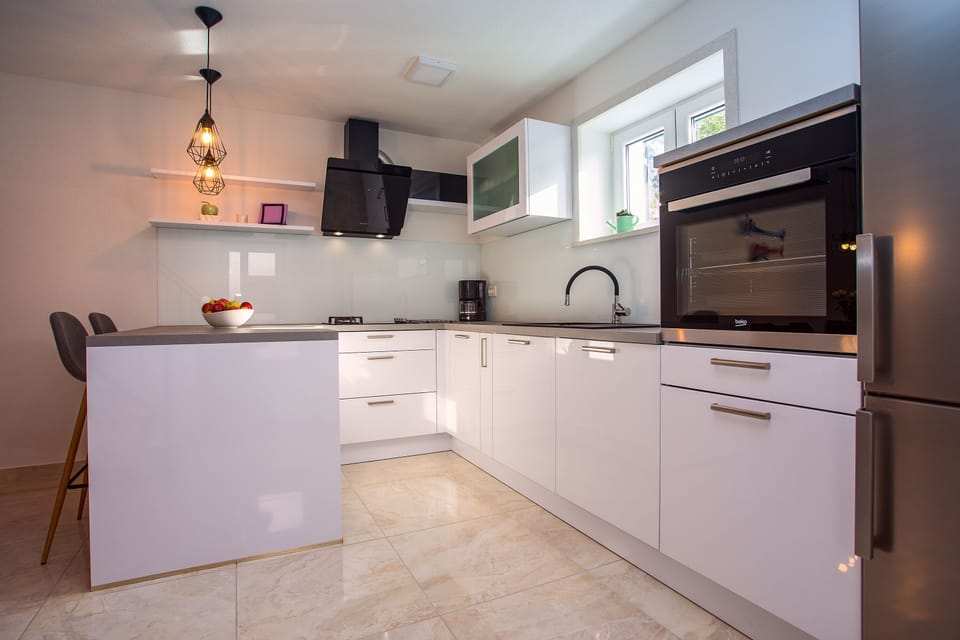 Modern and fully equipped kitchen