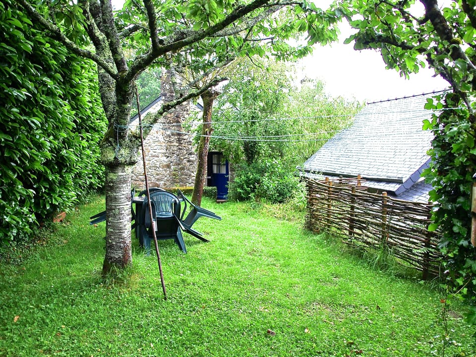 Your private garden with BBQ and garden furniture