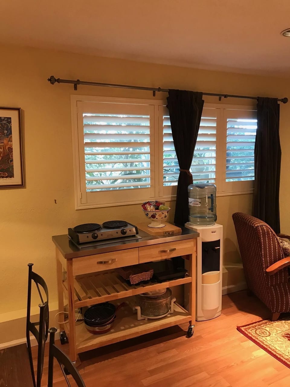 Stove top and Plantation shutters in 2nd room