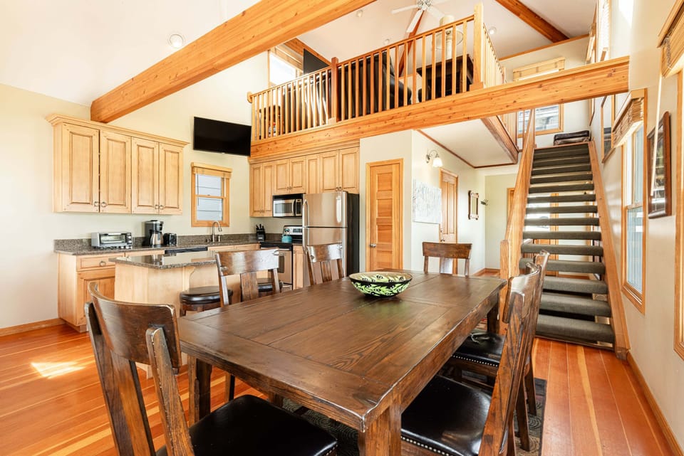 Main Level Dining