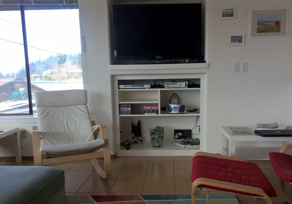 entertainment alcove