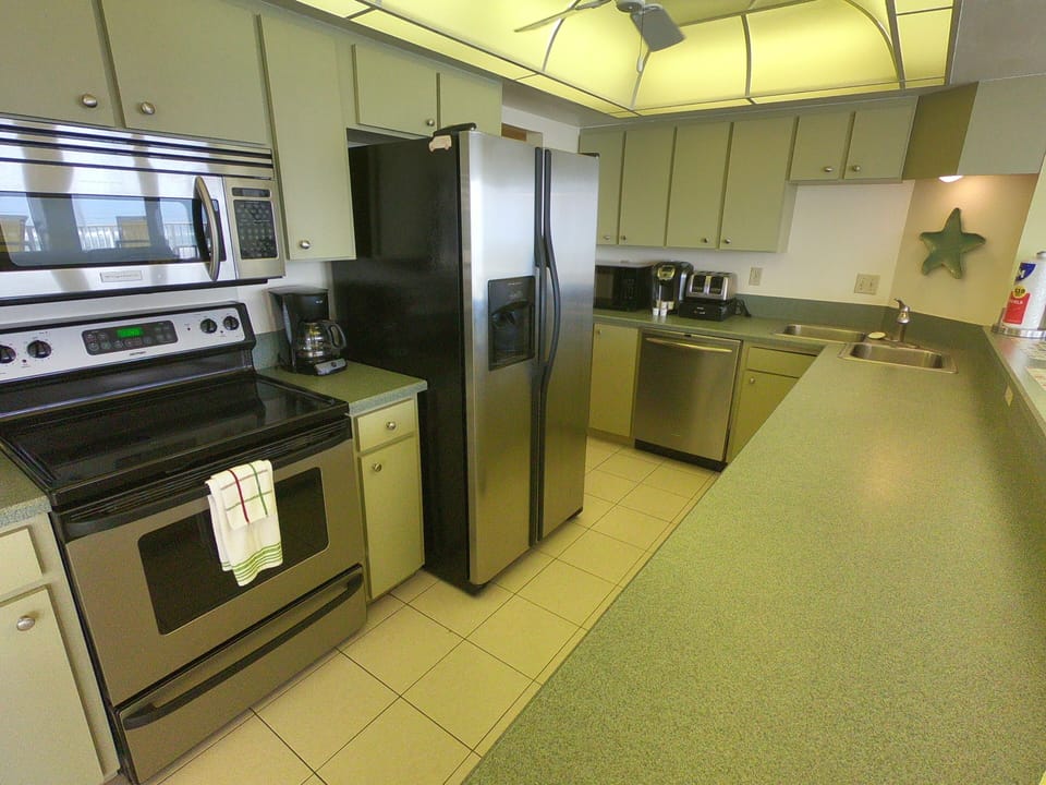 Stainless steel appliances, Bosch 800 quiet dishwasher, keurig & 4 slice toaster