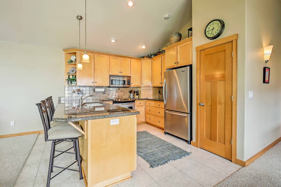 Kitchen | Equipped w/ Cooking Basics