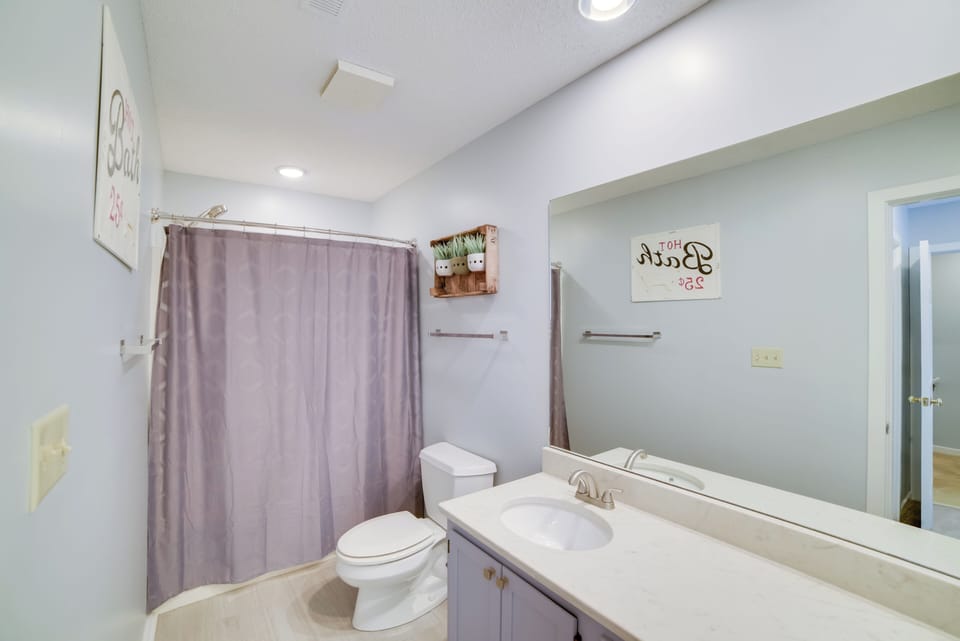 En-Suite Bathroom | Linens & Towels