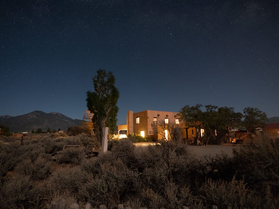 Casa Sienna -- set in a dramatic location with views of Taos Mountain
