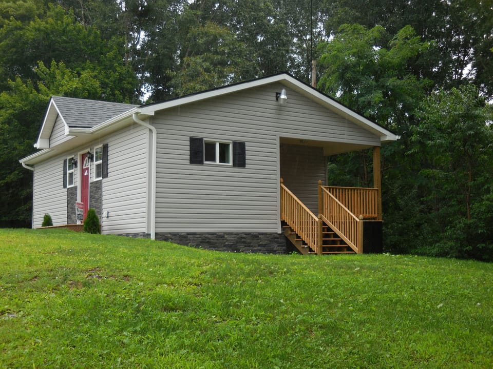 Redbird Cottage, cozy and private.
