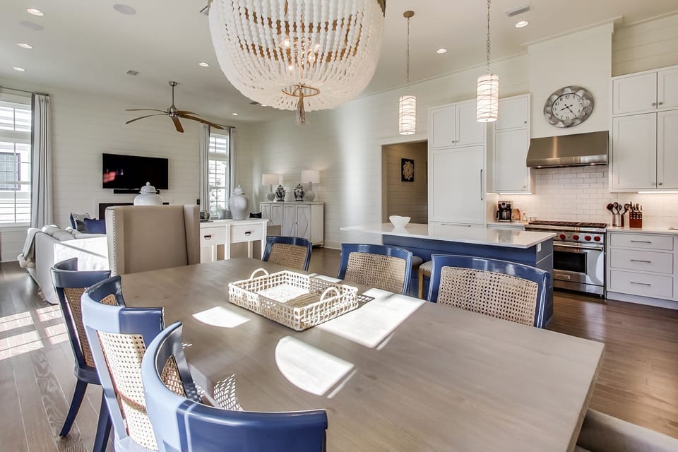 First Floor: Dining Area