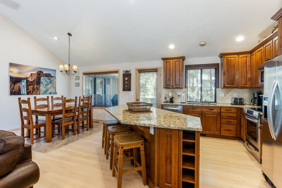 Kitchen w/ Bar