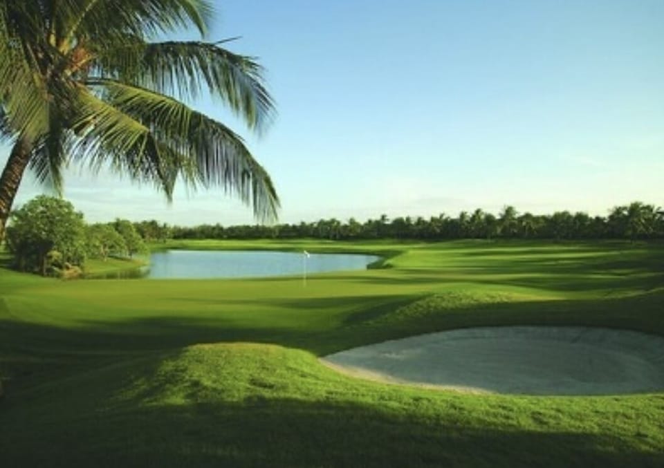 5 courses within a 25 minute distance as well as the LPGA 30 minutes away.