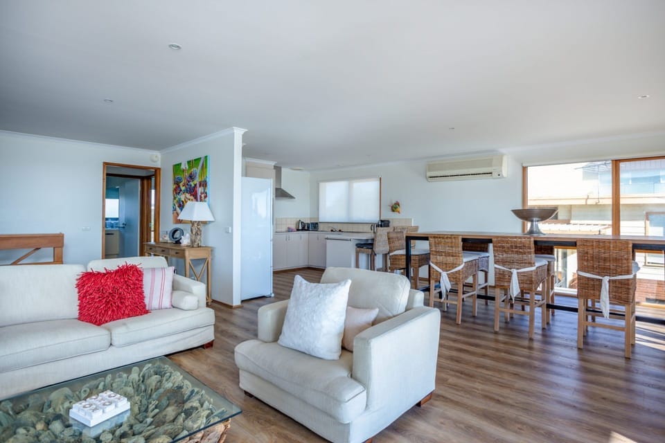 Upstairs kitchen, dining, lounge