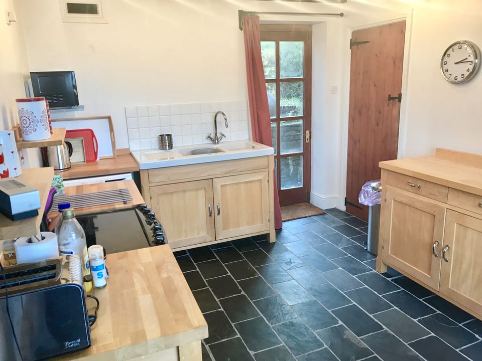 Kitchen and door to Back Garden
