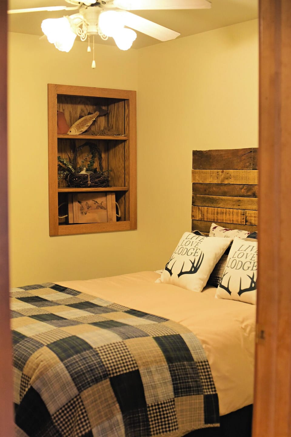 1st Floor Master- Queen bed