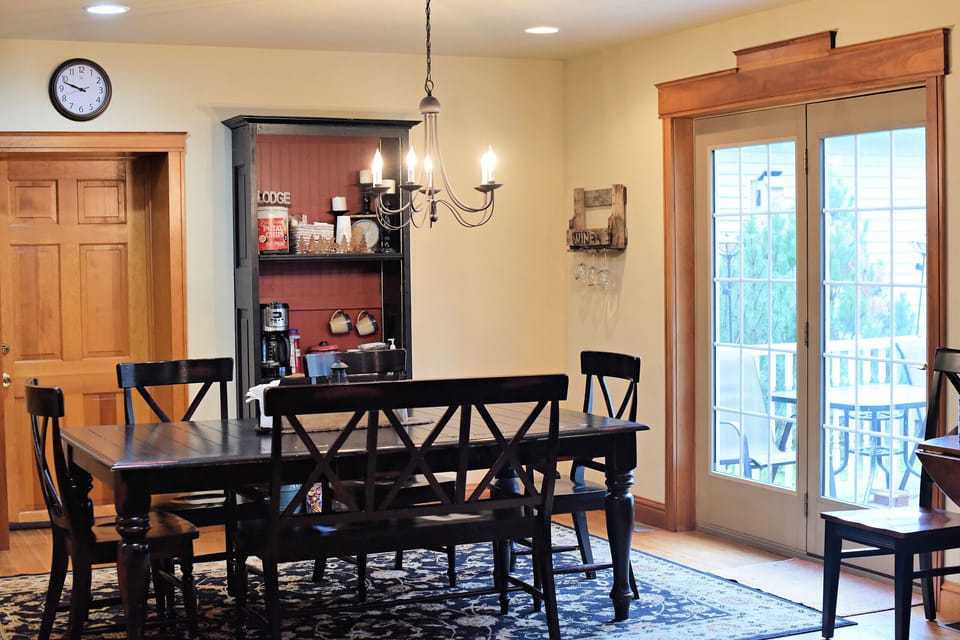 Dining area/coffee nook