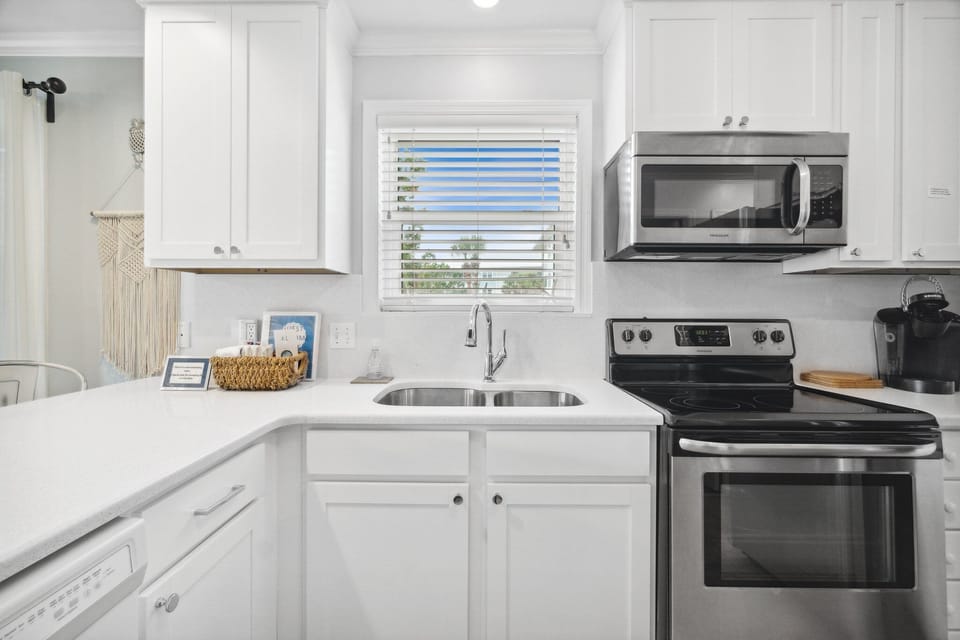 Beautiful new quartz backsplash and counters, undermount sink, and new cabinets.