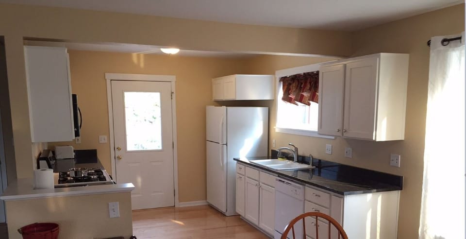 Large full kitchen - granite counter-tops.