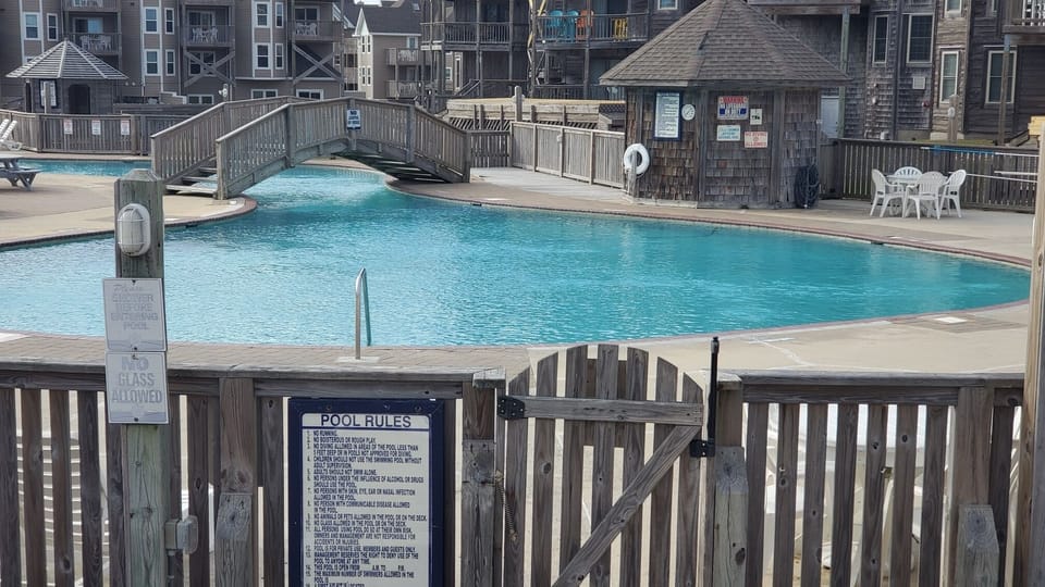 Outdoor oversize Pool