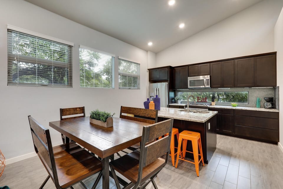 Dining table has room for 6 with additional seating at the breakfast bar