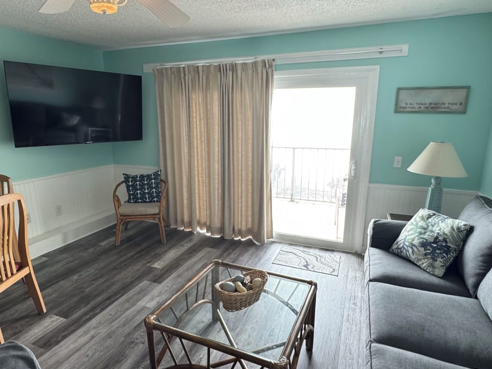 LIVING ROOM 65" SMART TV WITH DIRECT VIEW OF GULF