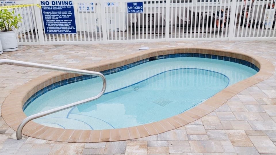 Outdoor hot tub 